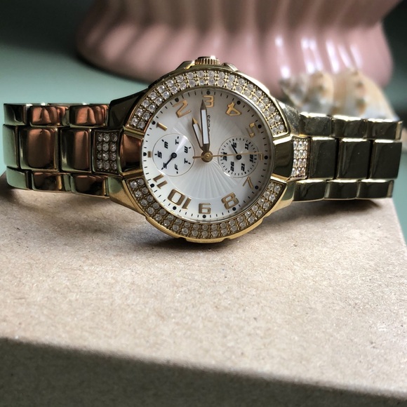 Guess Women Gold Band Watch - Picture 4 of 8
